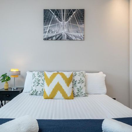 Skyvillion - Cozy Large 4 & 1 Bed Apartments In London Enfield, Mins To Tube Station, Free Wi-Fi Esterno foto