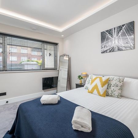 Skyvillion - Cozy Large 4 & 1 Bed Apartments In London Enfield, Mins To Tube Station, Free Wi-Fi Esterno foto