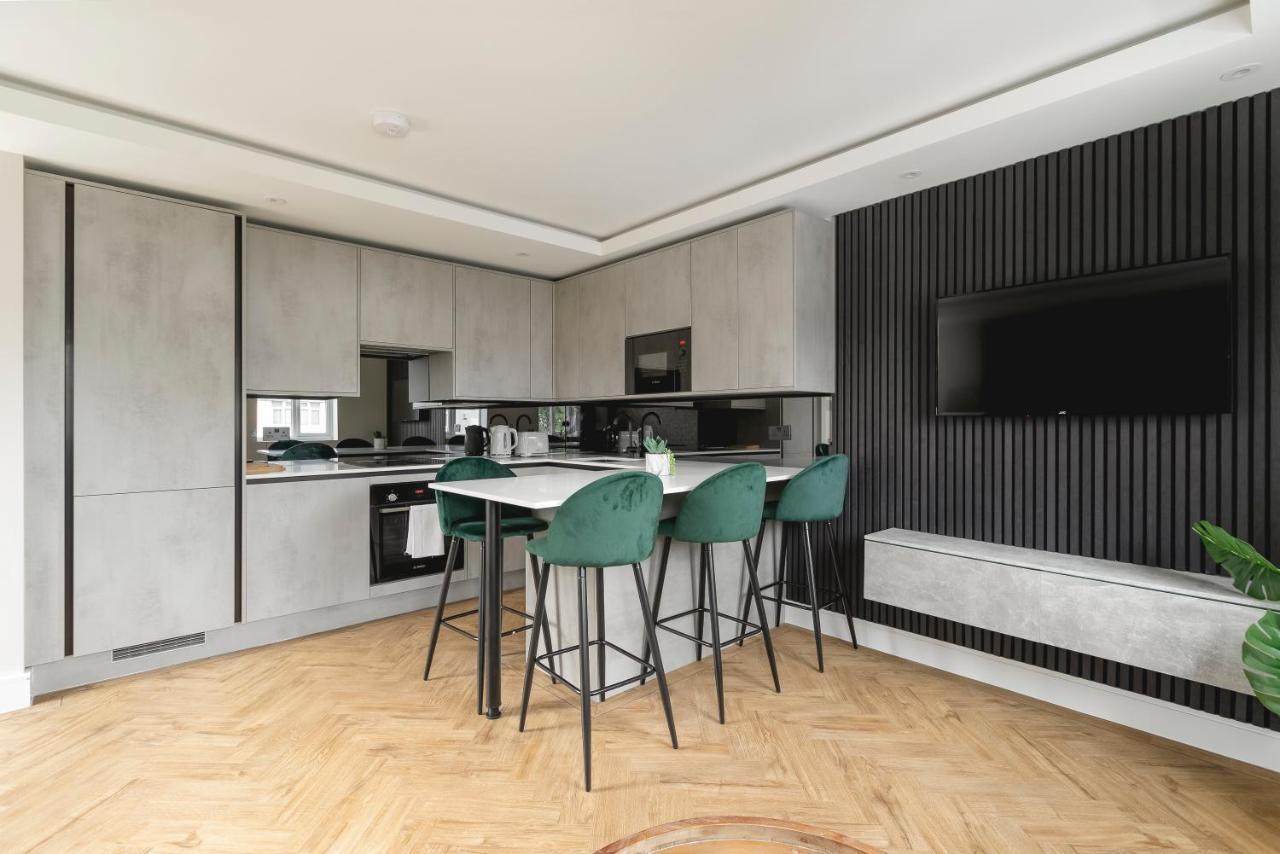 Skyvillion - Cozy Large 4 & 1 Bed Apartments In London Enfield, Mins To Tube Station, Free Wi-Fi Esterno foto