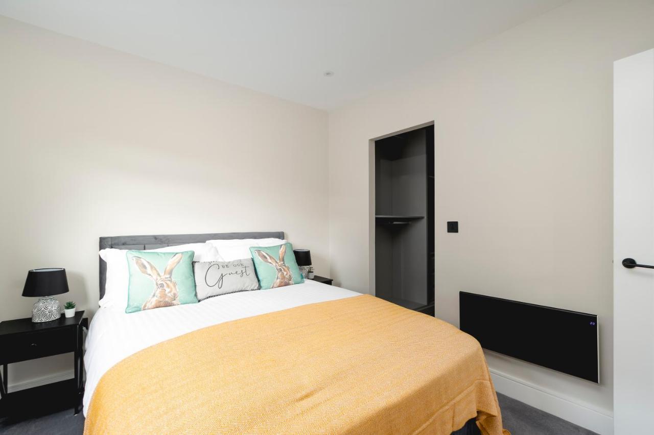 Skyvillion - Cozy Large 4 & 1 Bed Apartments In London Enfield, Mins To Tube Station, Free Wi-Fi Esterno foto