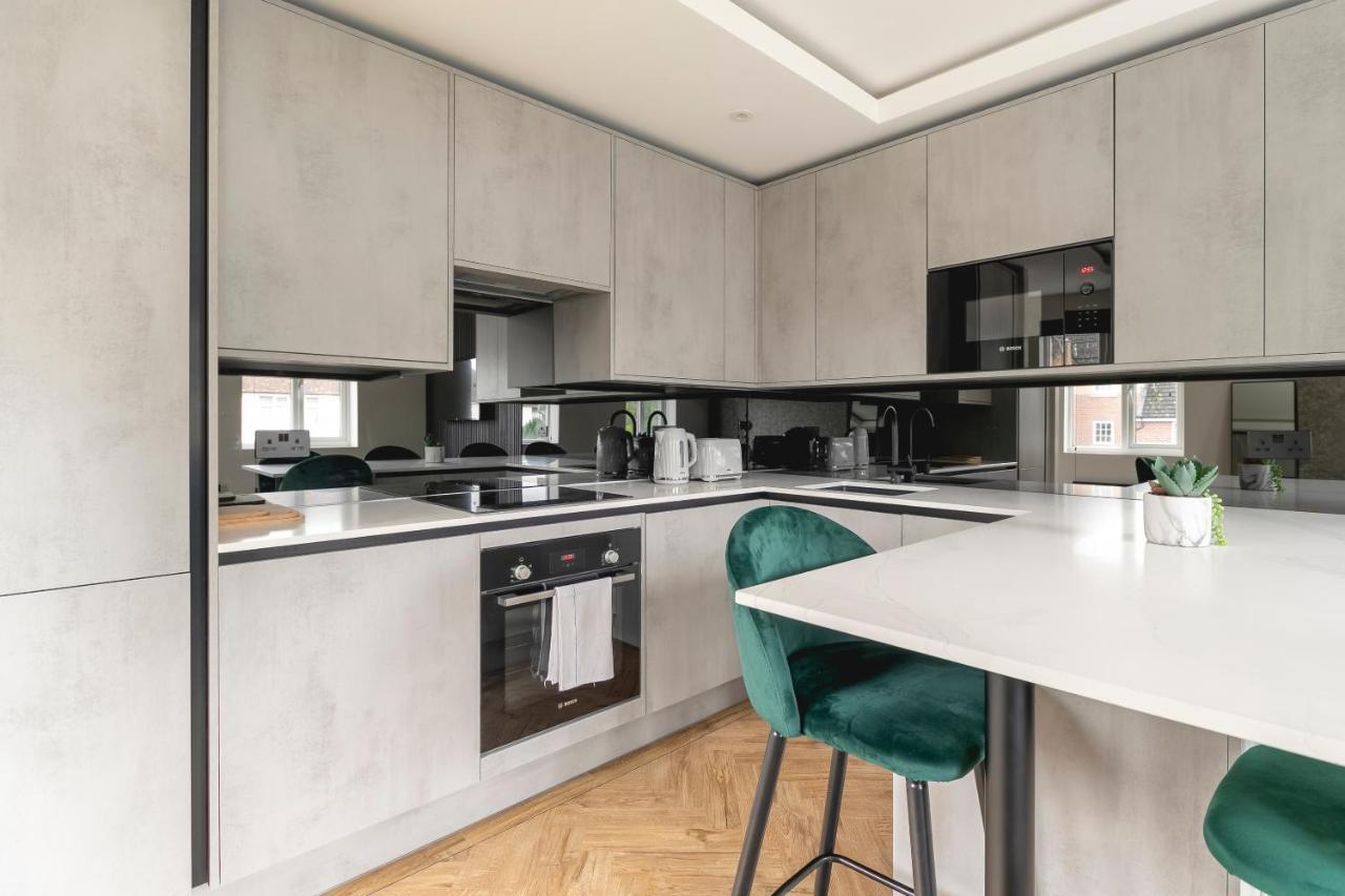 Skyvillion - Cozy Large 4 & 1 Bed Apartments In London Enfield, Mins To Tube Station, Free Wi-Fi Esterno foto