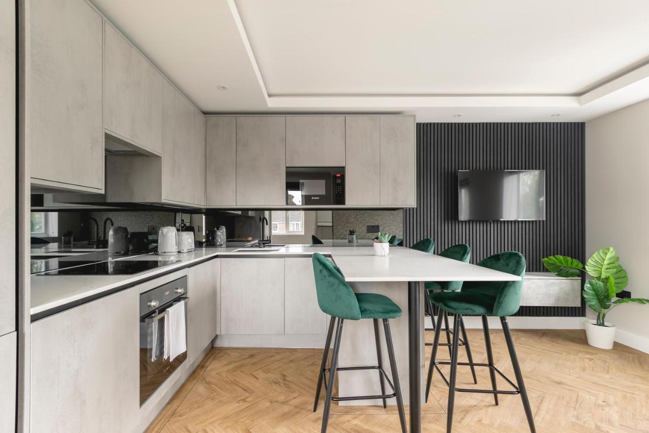 Skyvillion - Cozy Large 4 & 1 Bed Apartments In London Enfield, Mins To Tube Station, Free Wi-Fi Esterno foto