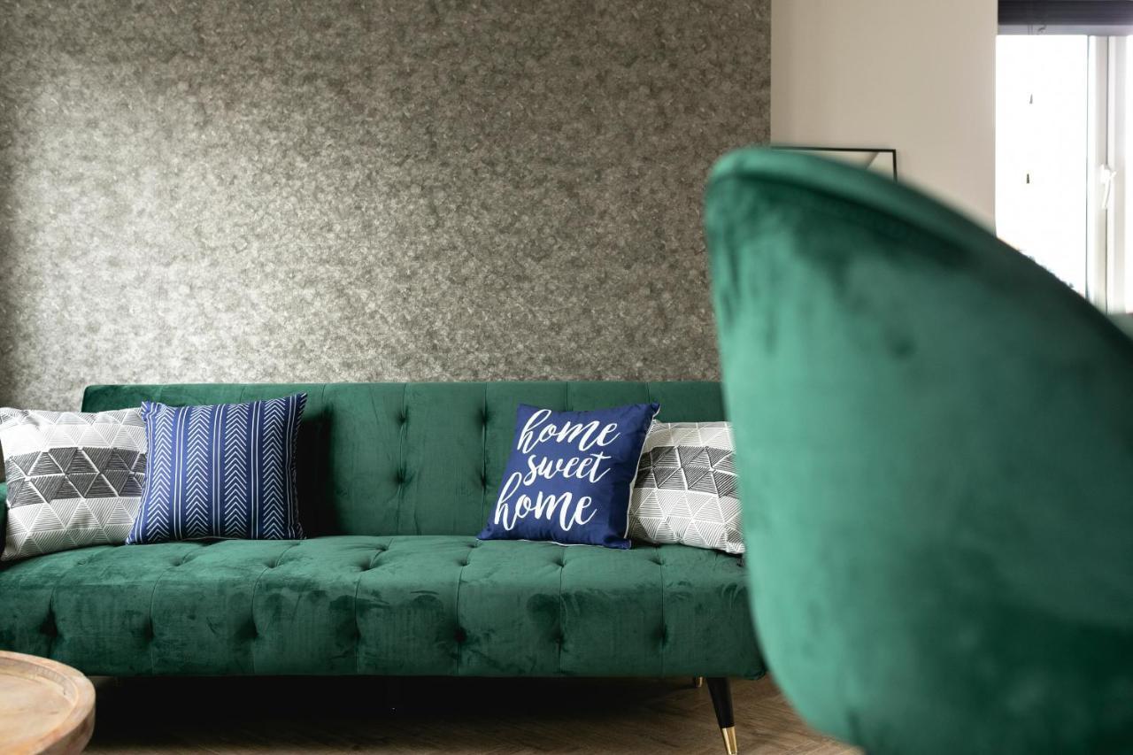 Skyvillion - Cozy Large 4 & 1 Bed Apartments In London Enfield, Mins To Tube Station, Free Wi-Fi Esterno foto