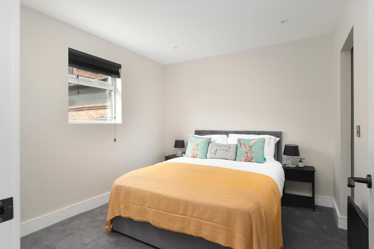 Skyvillion - Cozy Large 4 & 1 Bed Apartments In London Enfield, Mins To Tube Station, Free Wi-Fi Esterno foto