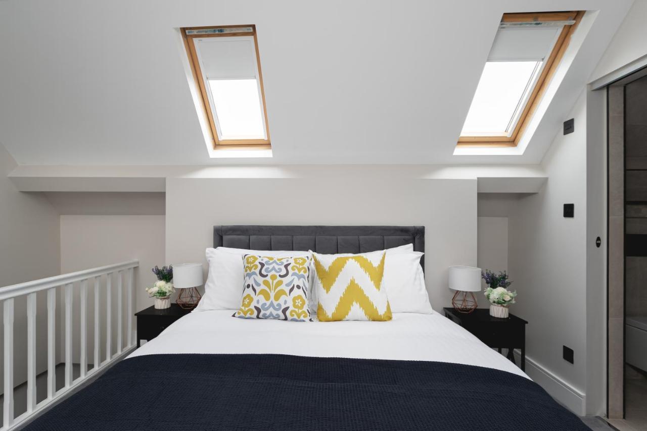 Skyvillion - Cozy Large 4 & 1 Bed Apartments In London Enfield, Mins To Tube Station, Free Wi-Fi Esterno foto