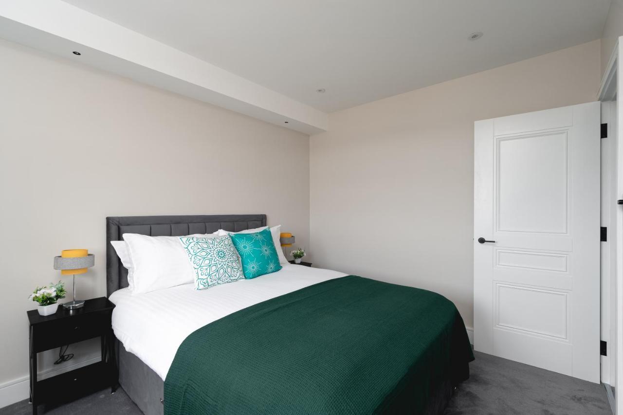 Skyvillion - Cozy Large 4 & 1 Bed Apartments In London Enfield, Mins To Tube Station, Free Wi-Fi Esterno foto