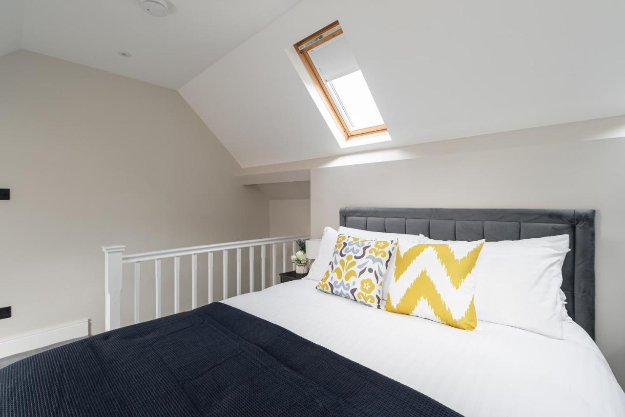 Skyvillion - Cozy Large 4 & 1 Bed Apartments In London Enfield, Mins To Tube Station, Free Wi-Fi Esterno foto