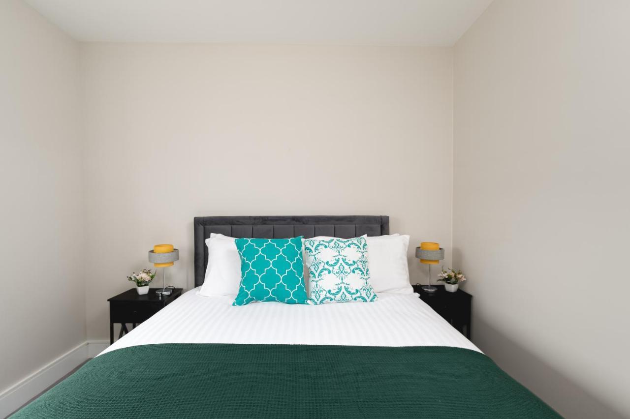 Skyvillion - Cozy Large 4 & 1 Bed Apartments In London Enfield, Mins To Tube Station, Free Wi-Fi Esterno foto