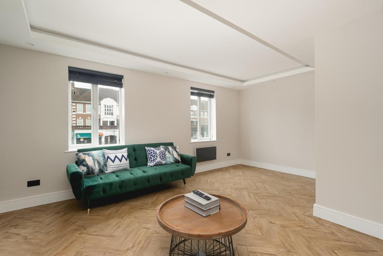 Skyvillion - Cozy Large 4 & 1 Bed Apartments In London Enfield, Mins To Tube Station, Free Wi-Fi Esterno foto