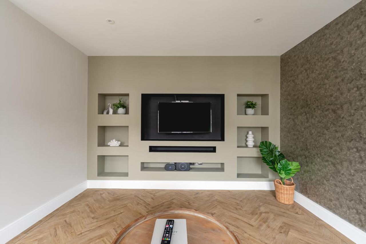 Skyvillion - Cozy Large 4 & 1 Bed Apartments In London Enfield, Mins To Tube Station, Free Wi-Fi Esterno foto