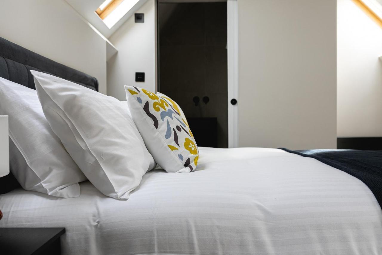 Skyvillion - Cozy Large 4 & 1 Bed Apartments In London Enfield, Mins To Tube Station, Free Wi-Fi Esterno foto
