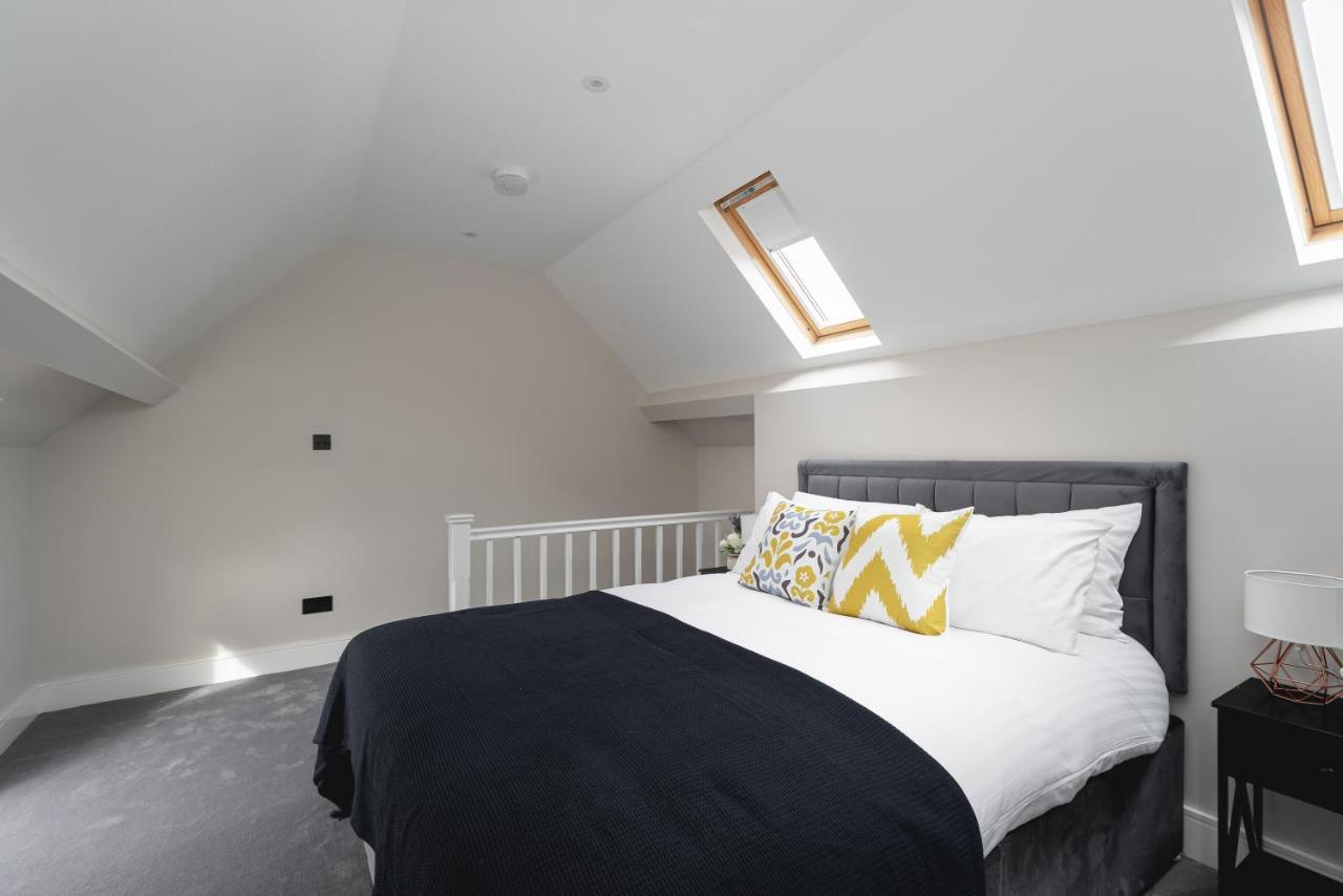 Skyvillion - Cozy Large 4 & 1 Bed Apartments In London Enfield, Mins To Tube Station, Free Wi-Fi Esterno foto