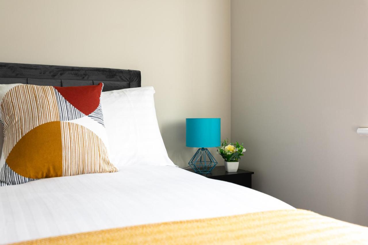 Skyvillion - Cozy Large 4 & 1 Bed Apartments In London Enfield, Mins To Tube Station, Free Wi-Fi Esterno foto
