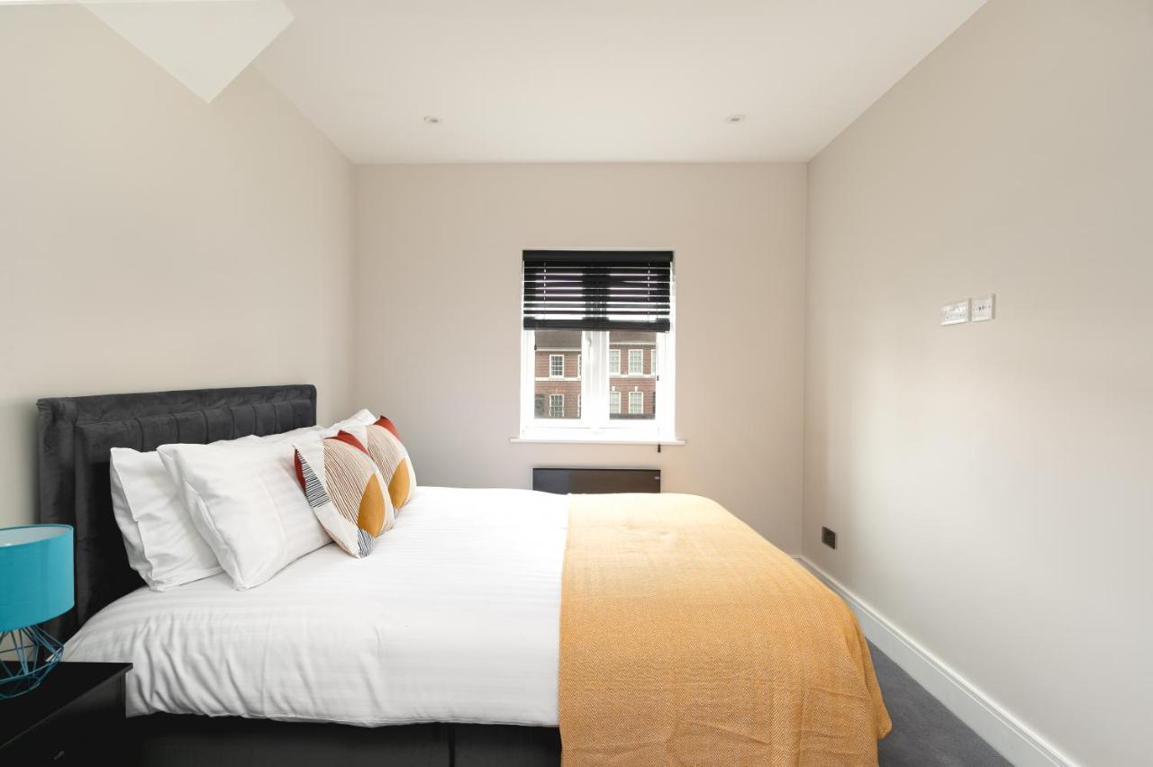 Skyvillion - Cozy Large 4 & 1 Bed Apartments In London Enfield, Mins To Tube Station, Free Wi-Fi Esterno foto