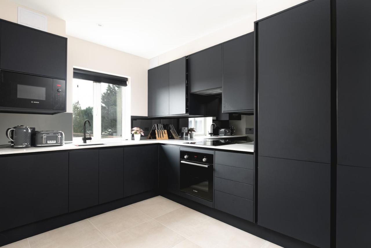 Skyvillion - Cozy Large 4 & 1 Bed Apartments In London Enfield, Mins To Tube Station, Free Wi-Fi Esterno foto