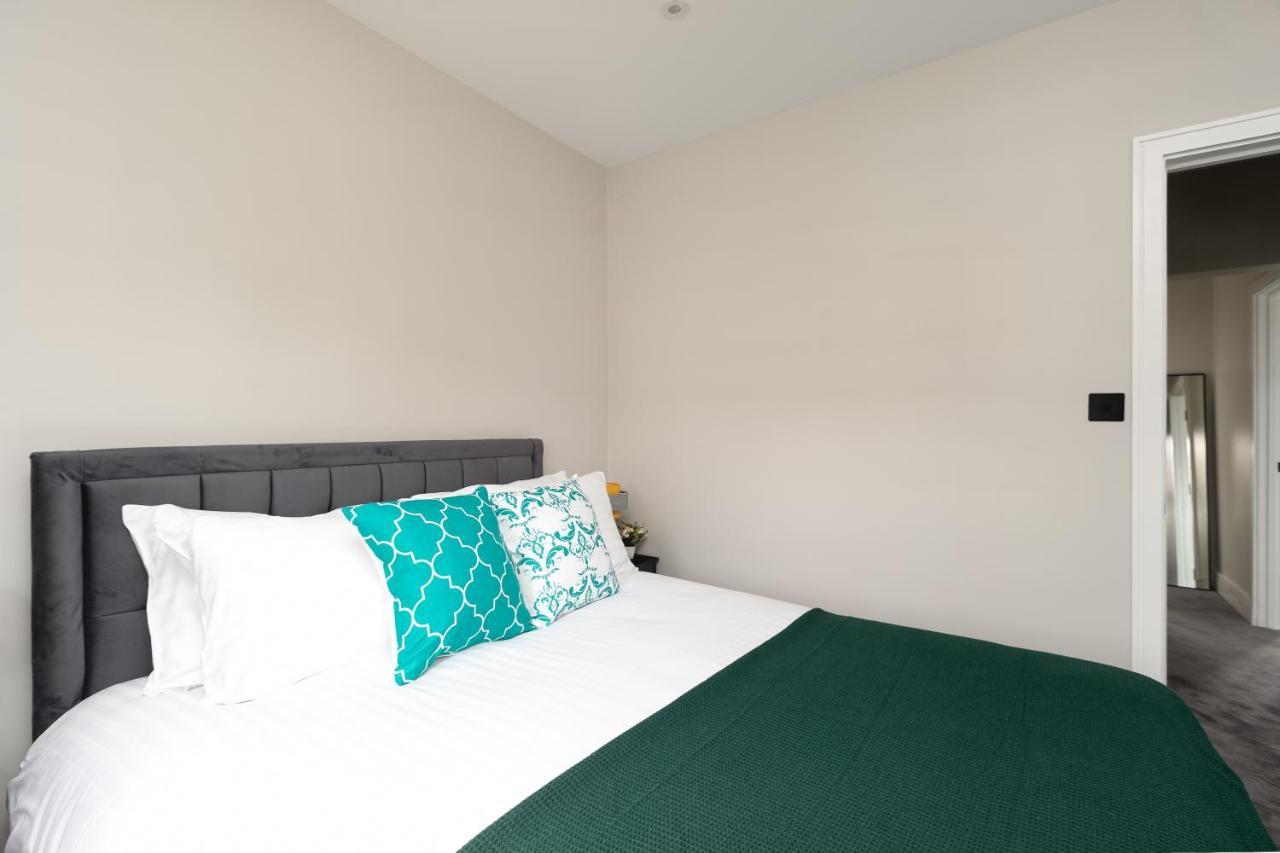Skyvillion - Cozy Large 4 & 1 Bed Apartments In London Enfield, Mins To Tube Station, Free Wi-Fi Esterno foto