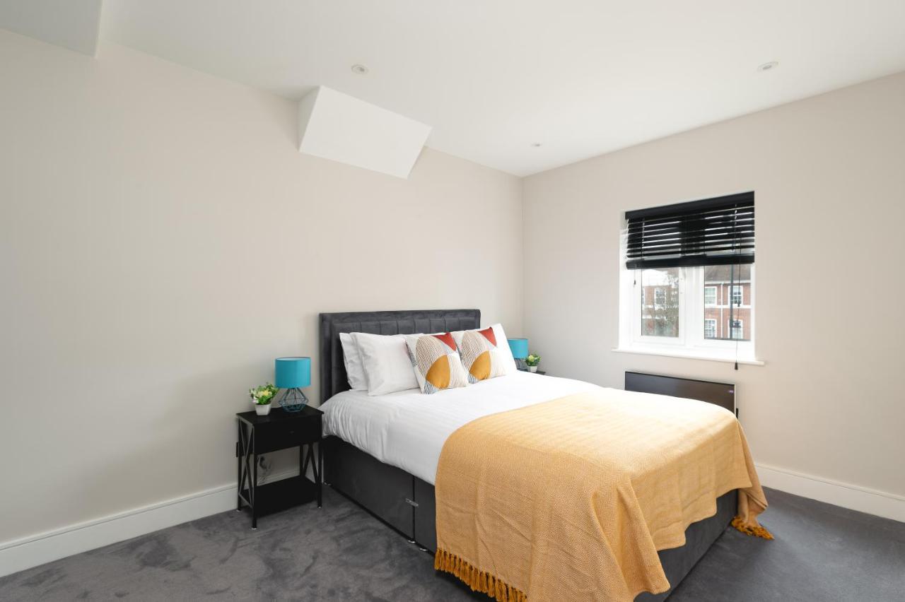 Skyvillion - Cozy Large 4 & 1 Bed Apartments In London Enfield, Mins To Tube Station, Free Wi-Fi Esterno foto