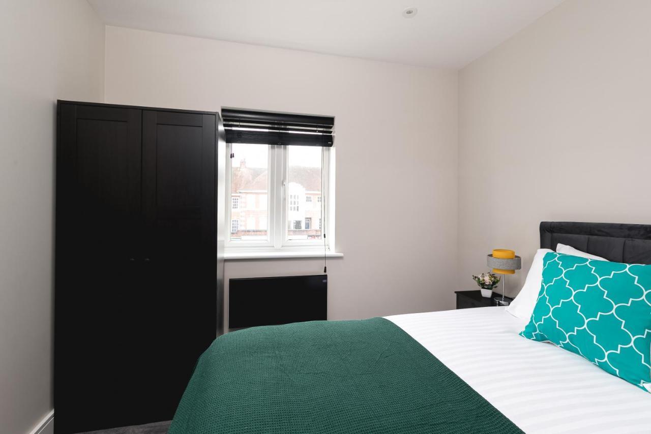 Skyvillion - Cozy Large 4 & 1 Bed Apartments In London Enfield, Mins To Tube Station, Free Wi-Fi Esterno foto