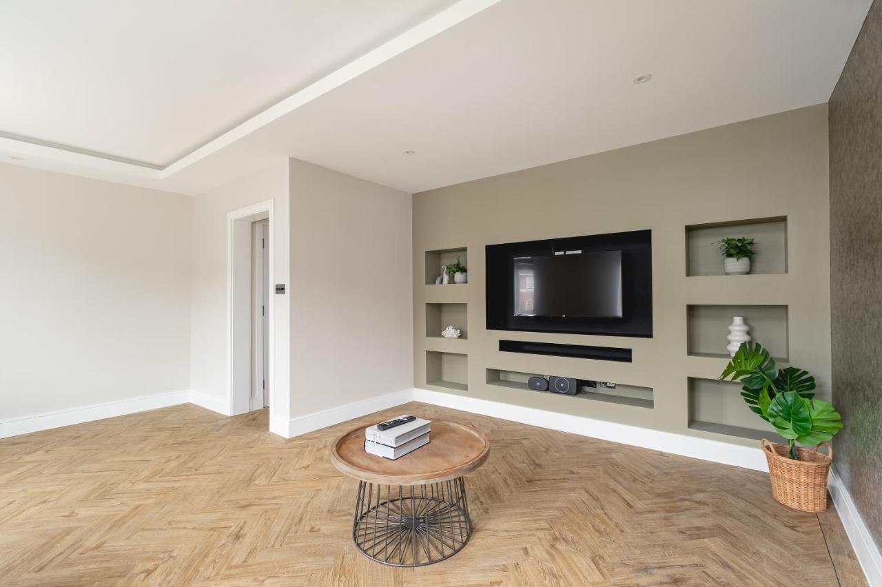 Skyvillion - Cozy Large 4 & 1 Bed Apartments In London Enfield, Mins To Tube Station, Free Wi-Fi Esterno foto