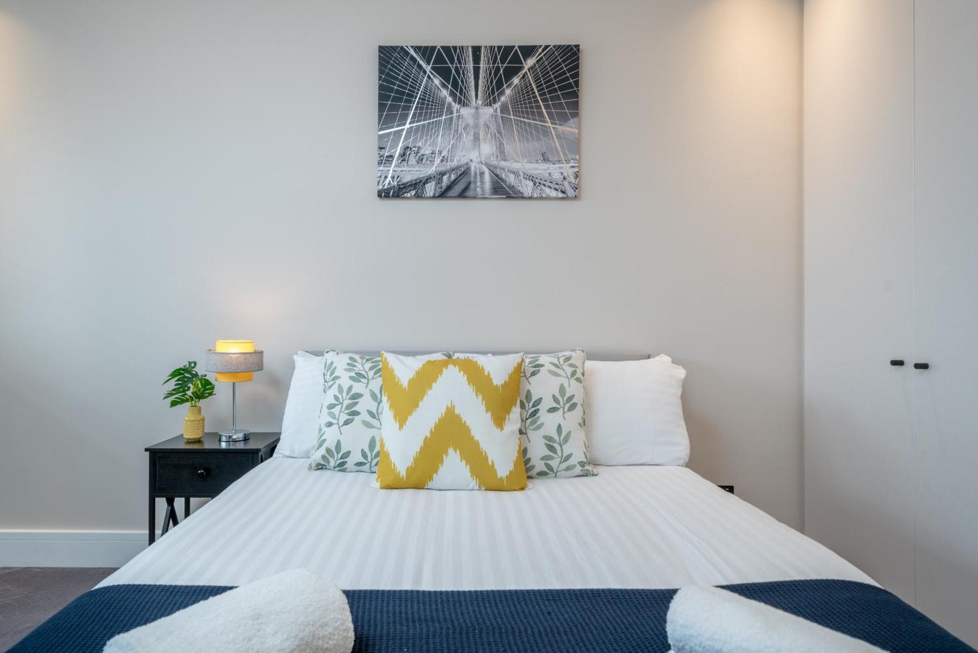 Skyvillion - Cozy Large 4 & 1 Bed Apartments In London Enfield, Mins To Tube Station, Free Wi-Fi Esterno foto