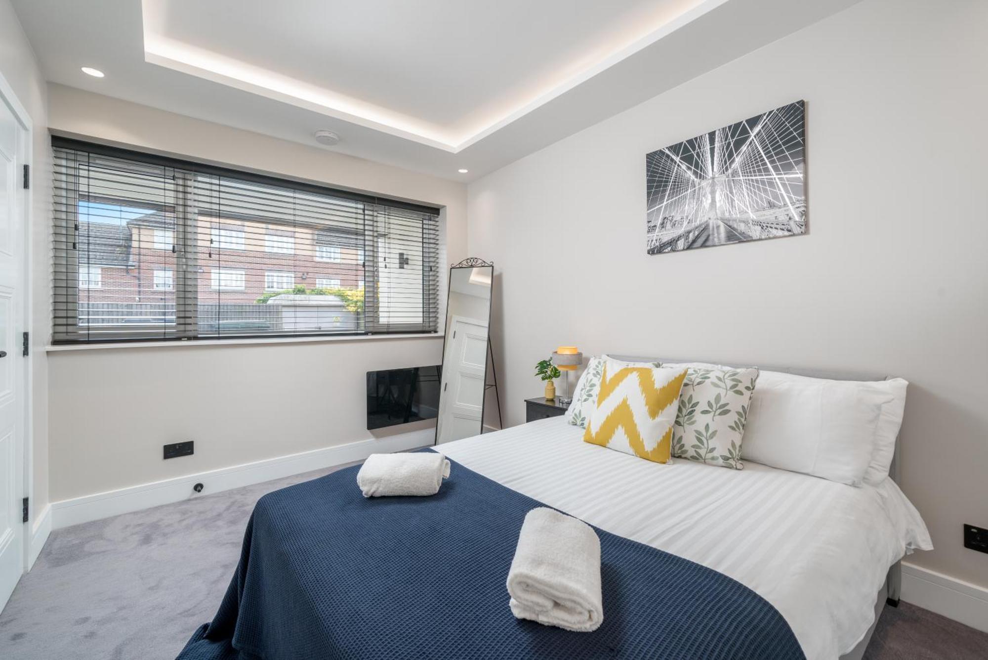Skyvillion - Cozy Large 4 & 1 Bed Apartments In London Enfield, Mins To Tube Station, Free Wi-Fi Esterno foto